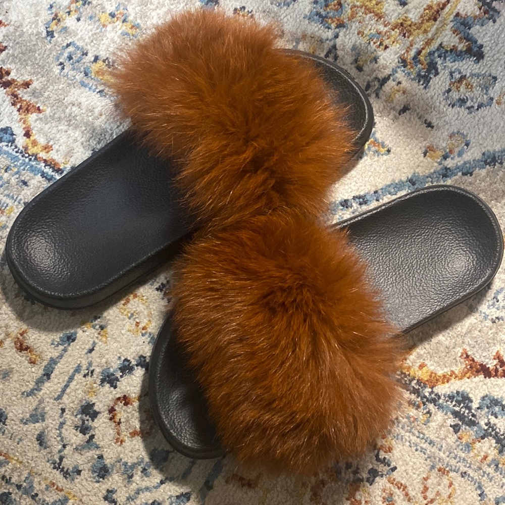 Dark brown slides medium